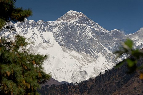 Der Mount Everest zeigt sich uns zum ersten mal